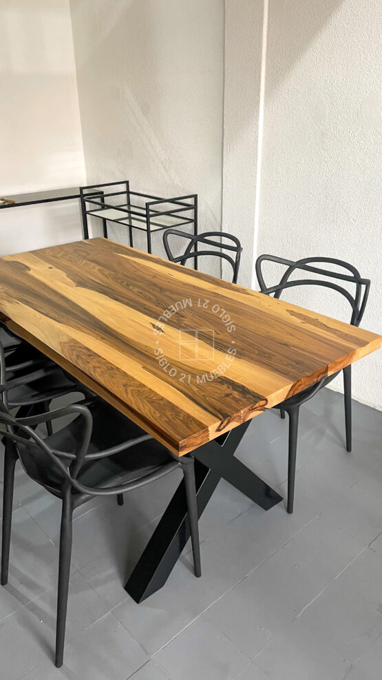 Mesa cruz Guayubira + 4 sillas Delta